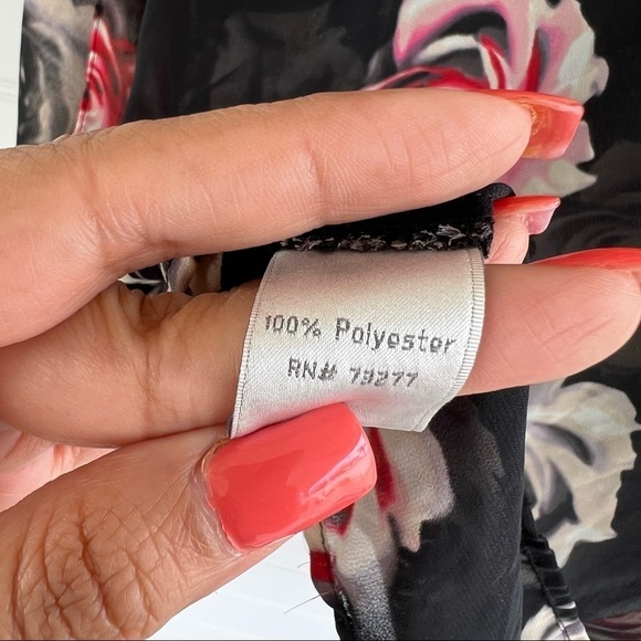 Lc Lauren Conrad rose print dressy top Size Small - Picture 11 of 12